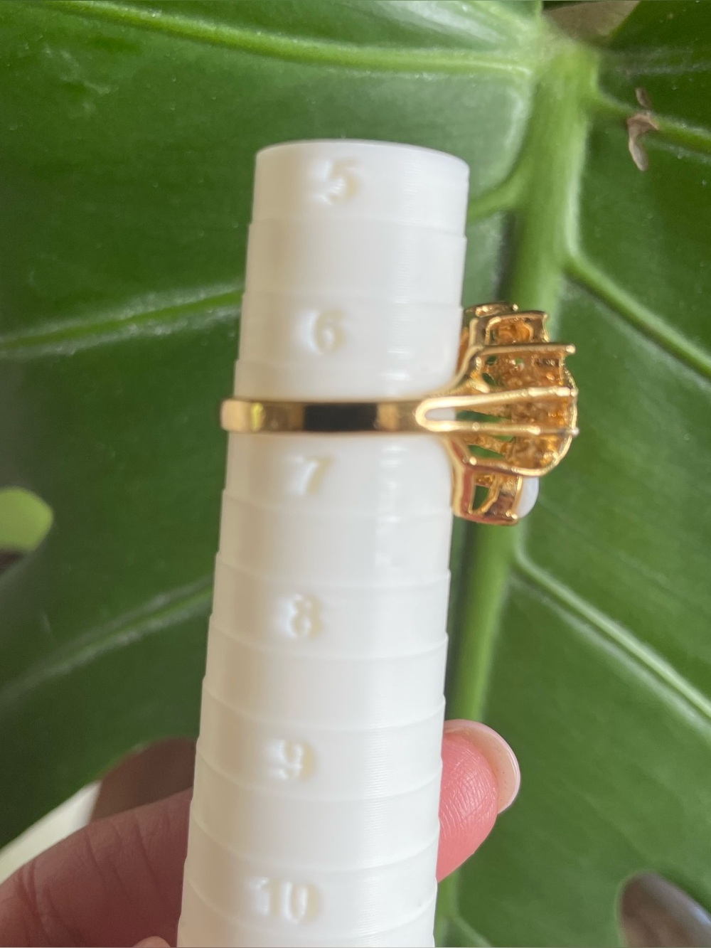 Vintage 1960s Cocktail Ring with Faux Opal & Rhinestones in Gold-tone, size 6.5 - Picture 10 of 10